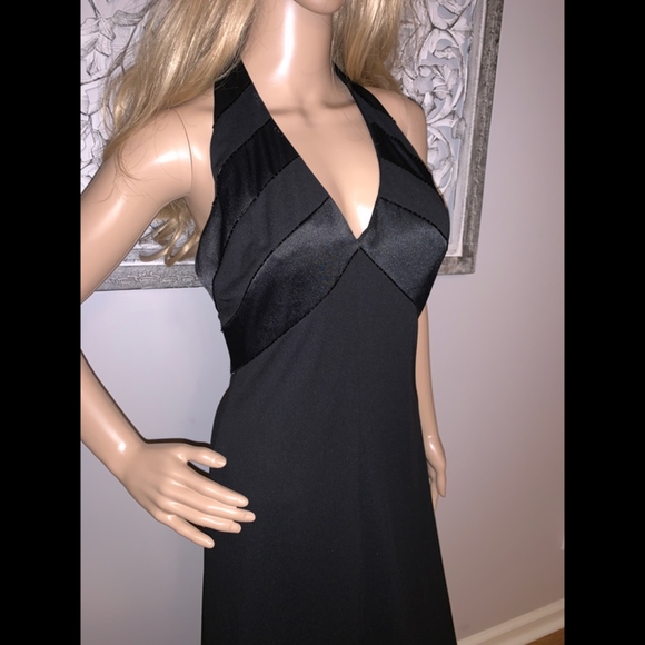 DE LARU Dresses & Skirts - Classy DE LARU Beaded Black Evening Gown